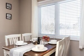 Dining - Birch Hill Retreat Great location2+gArAge+AurorA (Fairbanks)