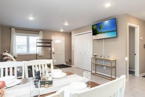 Birch Hill Retreat Great location2+gArAge+AurorA