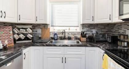 Birch Hill Retreat Great location2+gArAge+AurorA