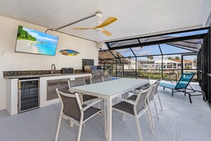 Dining - The Beach Bungalow - Heated Pool (Fort Myers Beach)