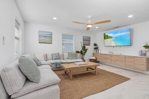 Smart TV - The Beach Bungalow - Heated Pool (Fort Myers Beach)