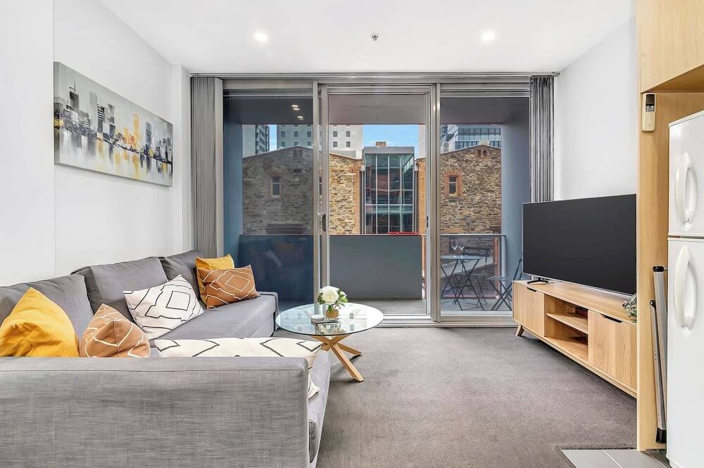 Artsy at East End A Modern Inner city Retreat