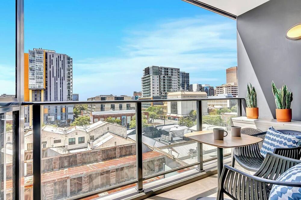 Adelaide Azure Scenic CBD Haven with Infinity Pool