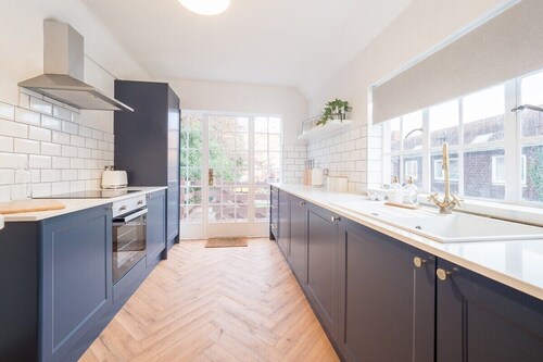 Hamlet's Nest - a cosy central apartment  - sleeps 4