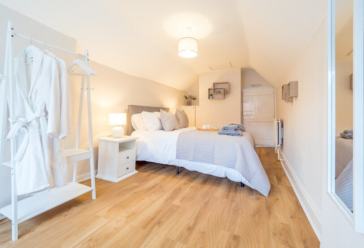 Iron/ironing board, free WiFi, bed sheets