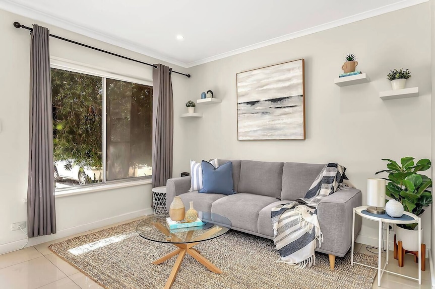 Coastal Comfort With A Pool Opposite Henley Beach - Port Adelaide