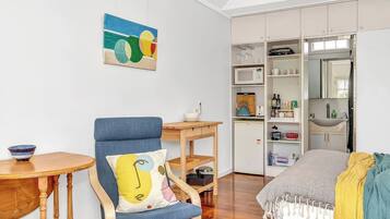 2 bedrooms, desk, iron/ironing board, travel crib