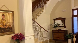 A staircase with ornate metal railings, a wooden cabinet with a mirror, and a patterned floor. - Casa Ideal Para Familias, Amigos, Celebraciones. Estupenda Ubicación y Zona (Chella)