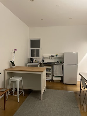 Fridge, microwave, oven, coffee/tea maker