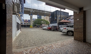 Free self-parking - Treebo Seagate (Kanayannur)