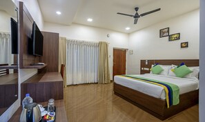 In-room safe, desk, iron/ironing board, bed sheets - Treebo Seagate (Kanayannur)