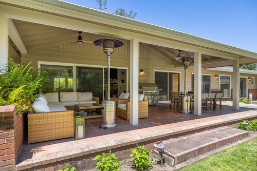 Private Wine Country Oasis On 2 Acres w/ Pool, Spa, Creek & Vineyard 