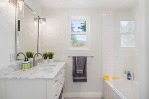 Shower, hair dryer, towels, soap - Private Wine Country Oasis On 2 Acres w/ Pool, Spa, Creek & Vineyard  (Santa Rosa)