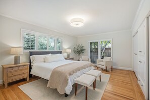 4 bedrooms, travel cot, WiFi, bed sheets