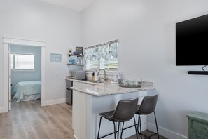 Private kitchen - SAND AND OCEAN LOVERS VACATION VILLA "B" (Panama City Beach)
