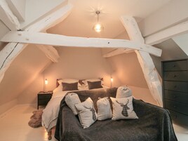 3 habitaciones, decoración personalizada y muebles diferentes 
