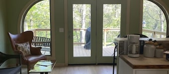 The Magnolia ~ Italian-inspired Cabin at Hamilton Cove ~ Lake Hamilton