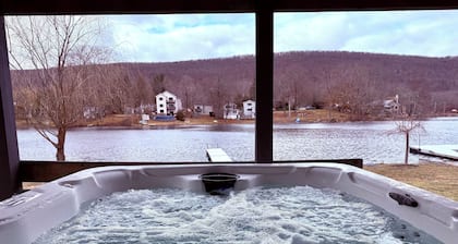 Waterfront Home with Hot Tub, Kayaks, and Fast Wifi