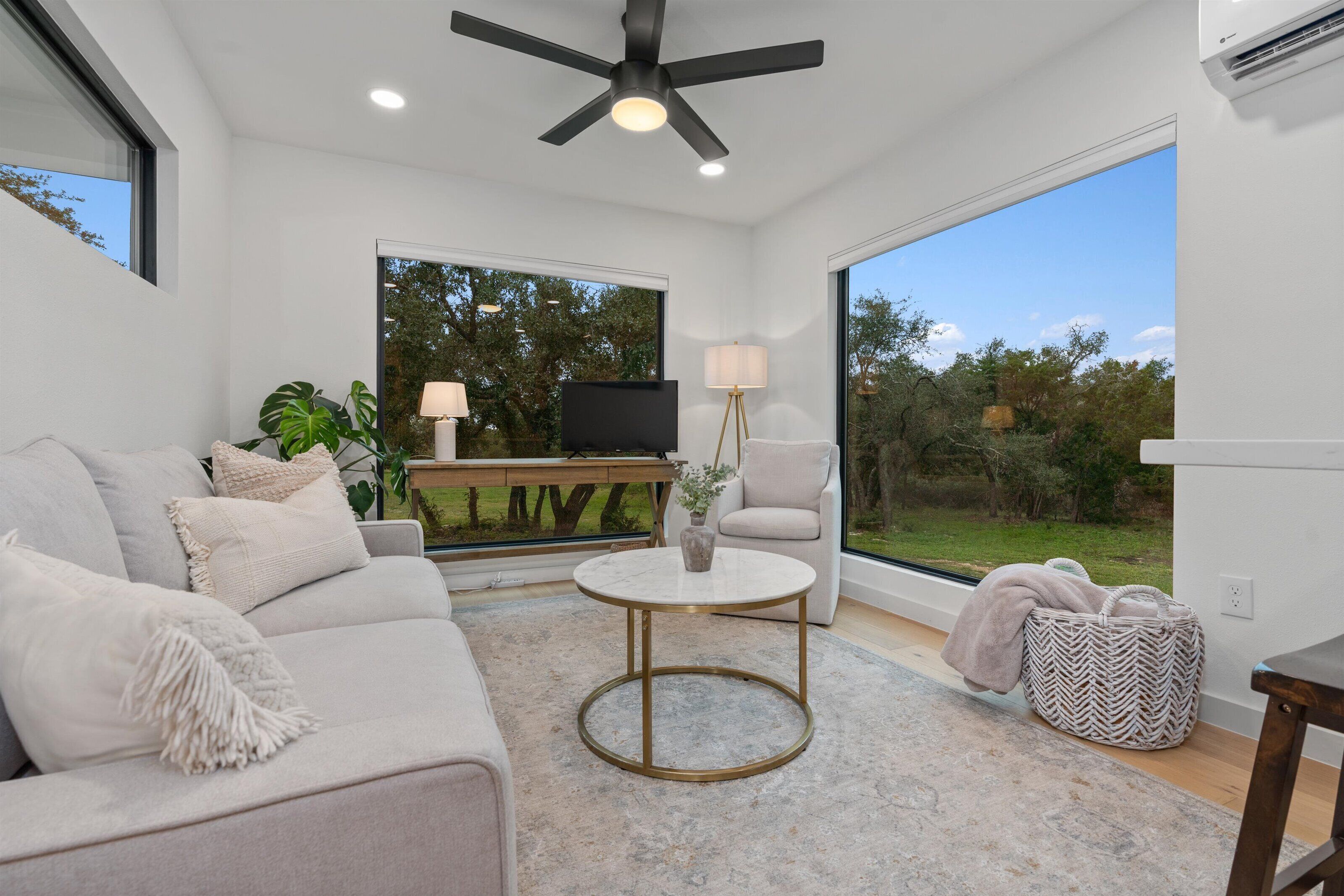 Cozy Casita/ Cottage on 3 acres in the middle of the city!  Quiet and Relaxing.