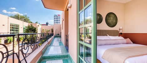 Habitación Deluxe | Decoración personalizada y muebles diferentes