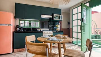 Apartemen Comfort | Makan di kamar