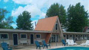 Pool - The Palms Motel (Geneva)