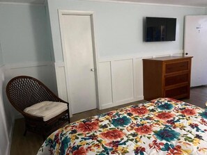 Bed sheets - The Palms Motel (Geneva)