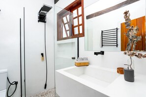 Hårtørrer, håndklæder, S�æbe, Toiletpapir