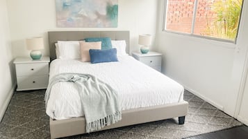 4 bedrooms, iron/ironing board, WiFi, bed sheets