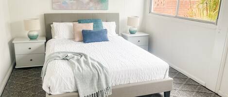 4 bedrooms, iron/ironing board, WiFi, bed sheets