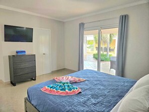 3 bedrooms, in-room safe, iron/ironing board, free WiFi