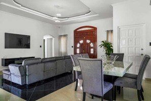 Dining - 3BR Villa in Westpunt with Private Pool (Noord)