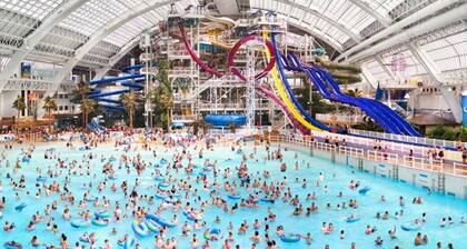 Modern House: AC|Garage|King Bed|Arcade|10m to WEM