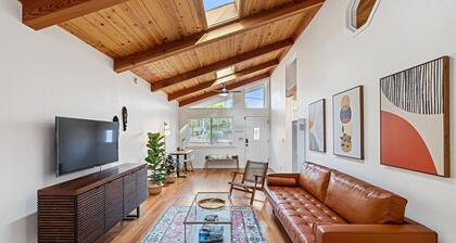 Designer retreat home near Stanford! Luxury, Gym, Peloton, office,Backyard,BBQ