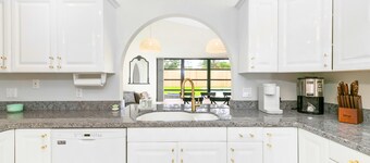 Peaceful and Spacious Pool home in Jensen Beach! RV-Boat Prkg-Fenced Yrd