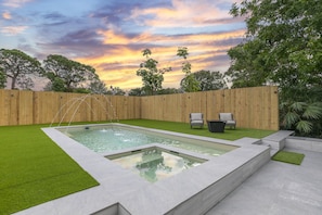 Lämmitetty uima-allas