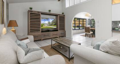 Peaceful and Spacious Pool home in Jensen Beach! RV-Boat Prkg-Fenced Yrd