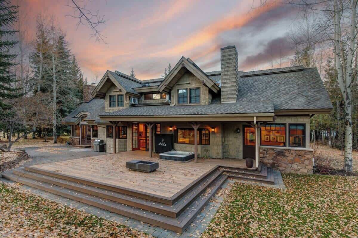Abode at Bigwood Golf, prime location, hot tub