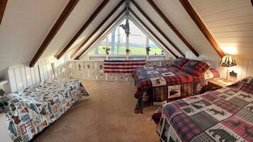 2 bedrooms, desk, travel cot, free WiFi