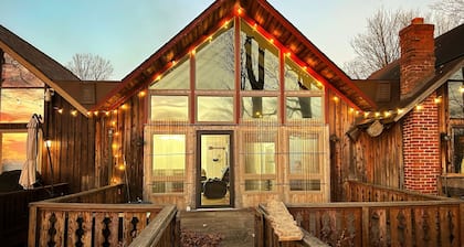 Cozy Indian Lake Chalet on Golf Course w/ Arcade Game Room. Close to flight 93
