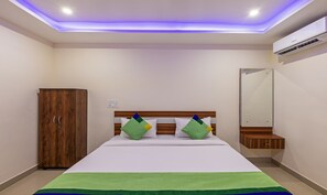 In-room safe, desk, iron/ironing board - Treebo Nandi Comforts, Peenya (Bengaluru)