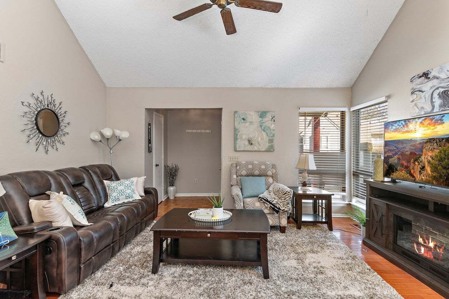 智能電視、壁爐、 辦公室