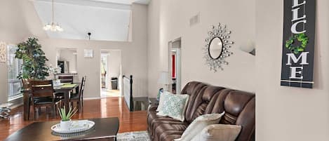 Smart-TV, peis og bøker