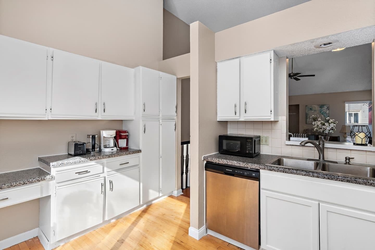 冰箱、微波炉、烤箱、炉灶