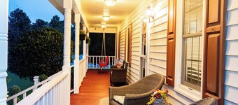 Cozy Country Retreat Ranch Style Home, private hot tub, pet friendly