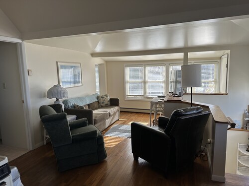 Jimmy's Beach House "C" - Just one block from Ludington's city beach.