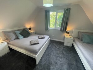 4 bedrooms, iron/ironing board, travel cot, free WiFi