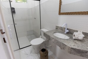 Standard Twin Room, 1 Double Bed | Bathroom | Hair dryer, towels - Pousada Pimenta Nativa (Porto Seguro)