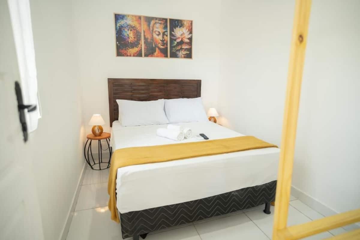 WiFi (free), bed sheets