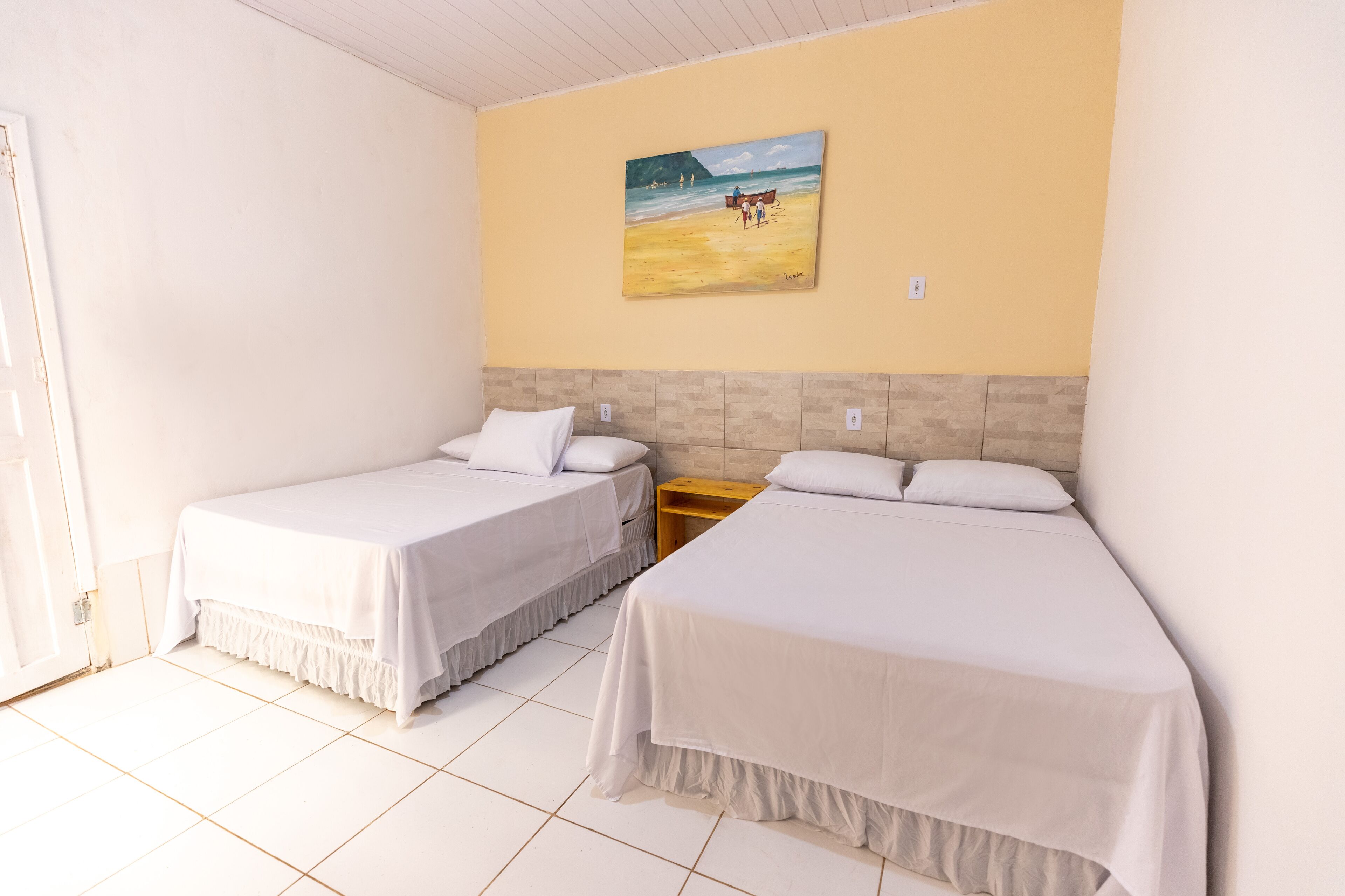 Quarto família, várias camas | Wi-Fi de cortesia, roupa de cama